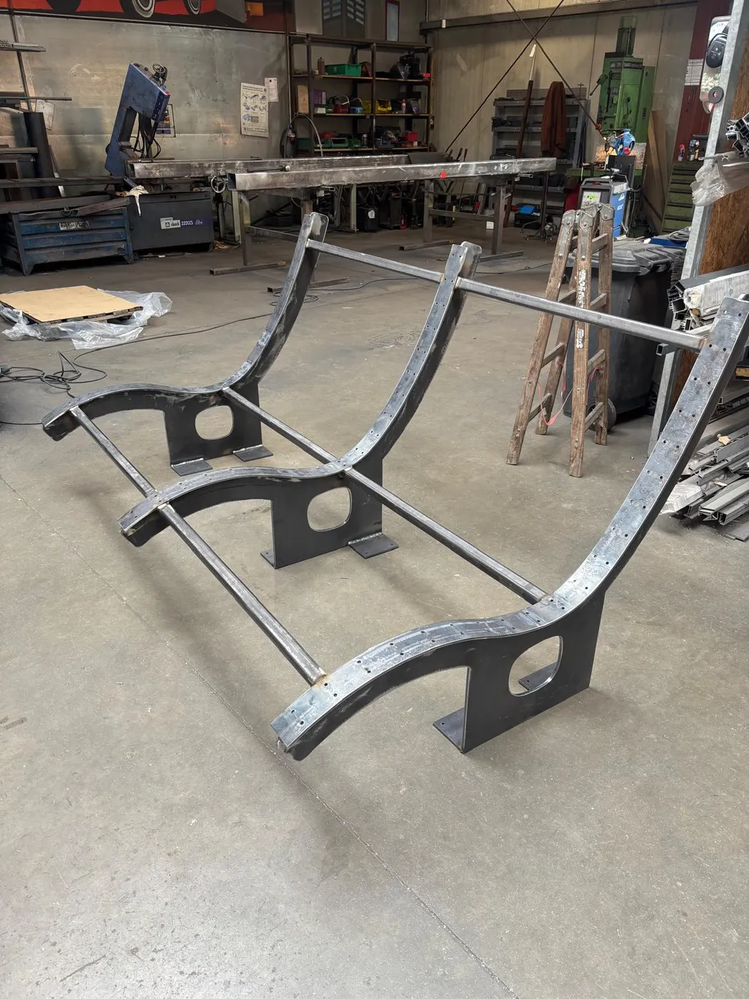 Möbelstück aus Metall