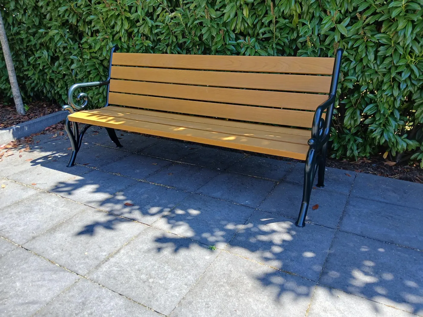 Möbelstück aus Metall