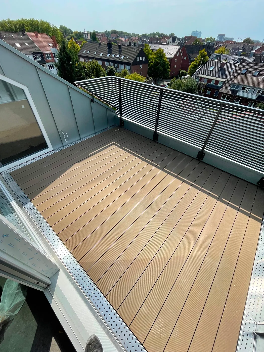 Dachterrasse mit Stabgeländer