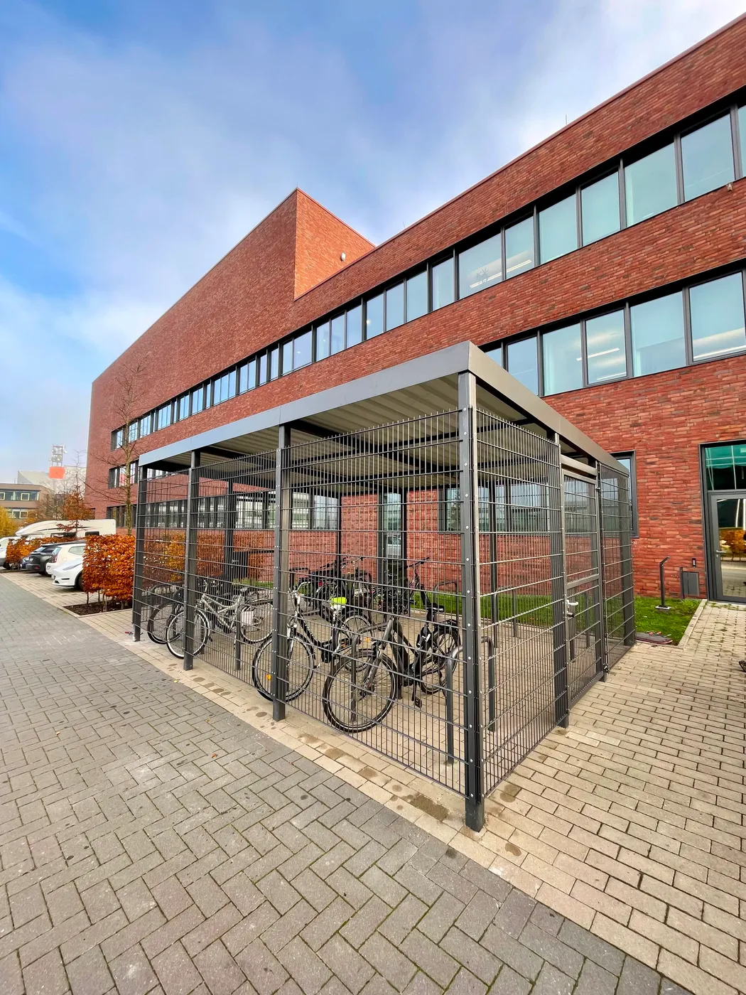 Bikeport aus Aluminium und Verglasung